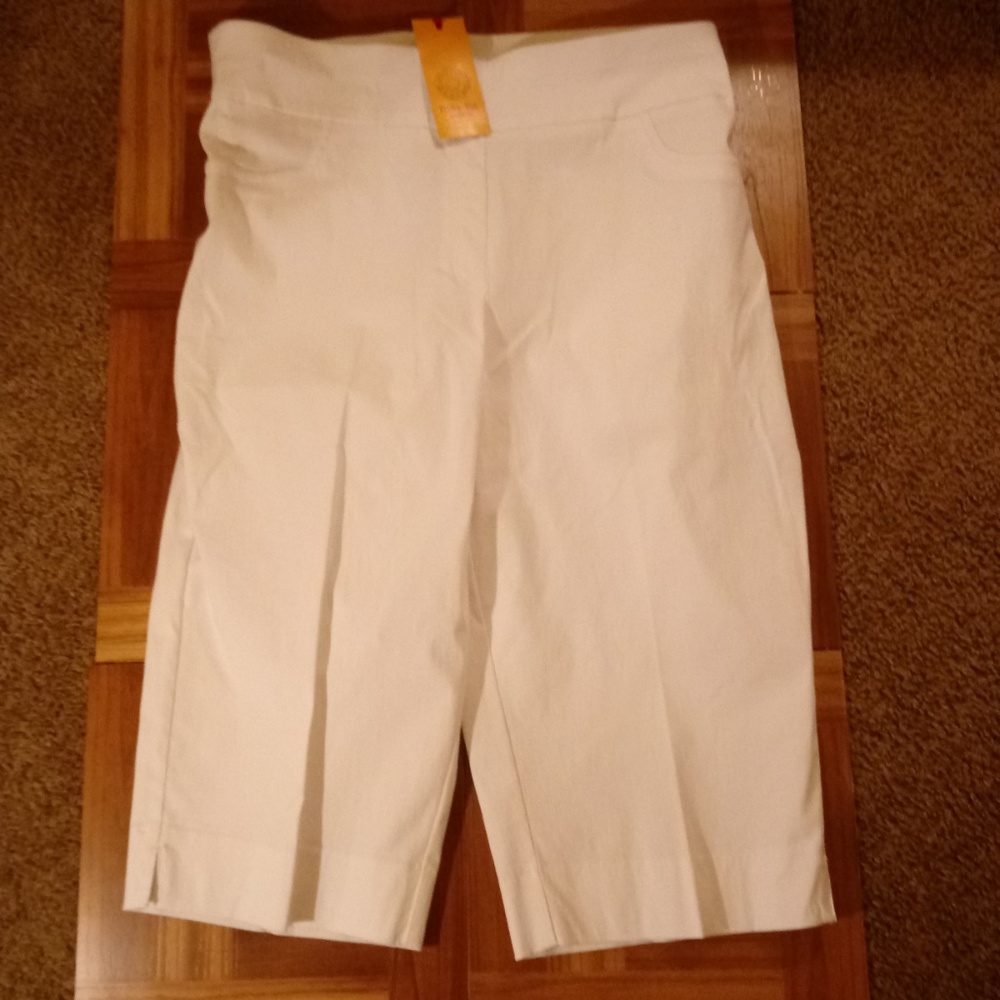 Ruby Rd. Stretch White Capri Size 22W